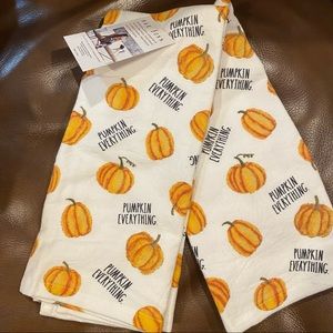 Rae Dunn PUMPKIN EVERYTHING Pumpkin Design Set of 2 Towels BRAND NEW!!